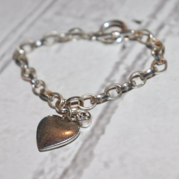 Pretty silver heart charm bracelet with rhinestone toggle clasp 7.5" - Picture 1 of 4